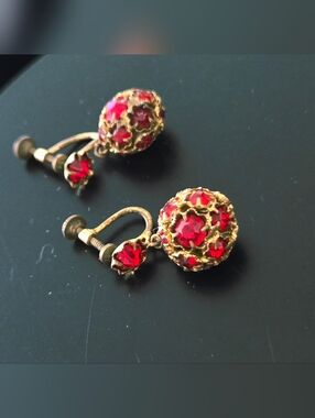 Vintage Style Red Crystal Gold-Tone Screwback Earrings